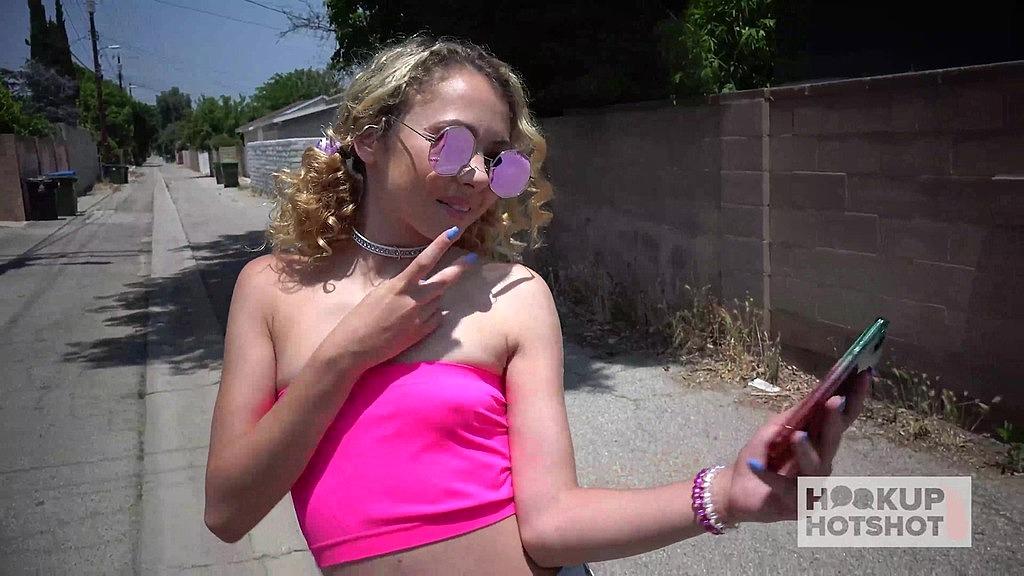 Allie Addison and Bryan Gozzling: Squirt and Piss Hardcore Video