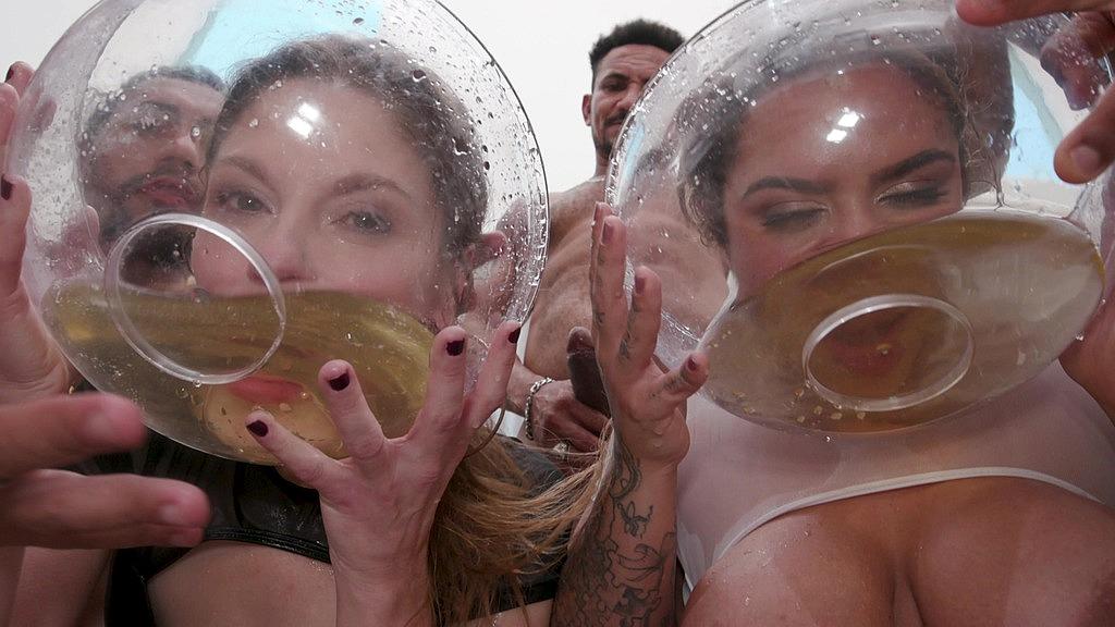 Alice Maze, Victoria Dias & Felipe Costa - Interracial Double Anal Fisting & Pissing Scene