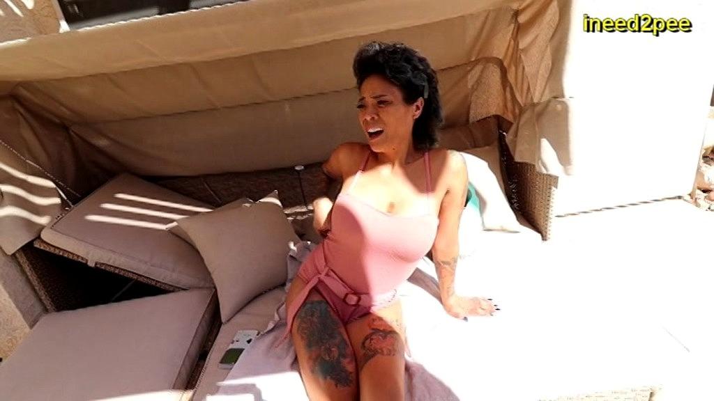 Loosey Lu's Desperate Asian Pissing Solo