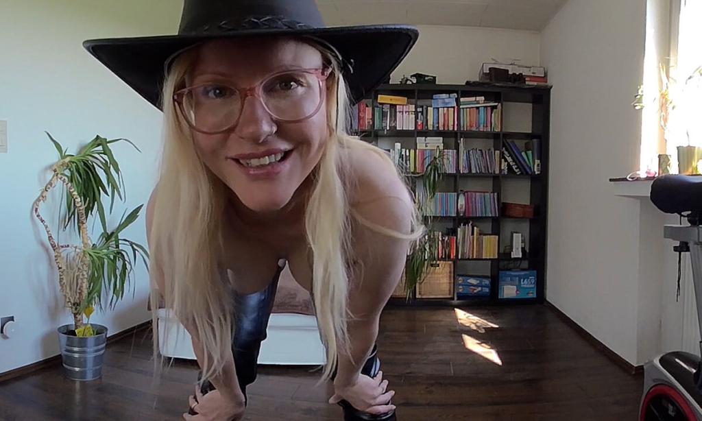 6K 3D Blonde Amateur Cowgirl Video: Close-ups & Dirty Talk