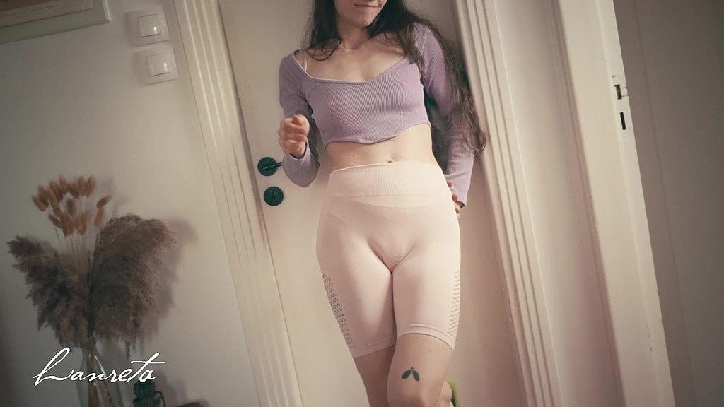 Solo Brunette Pissing in HD Close-ups