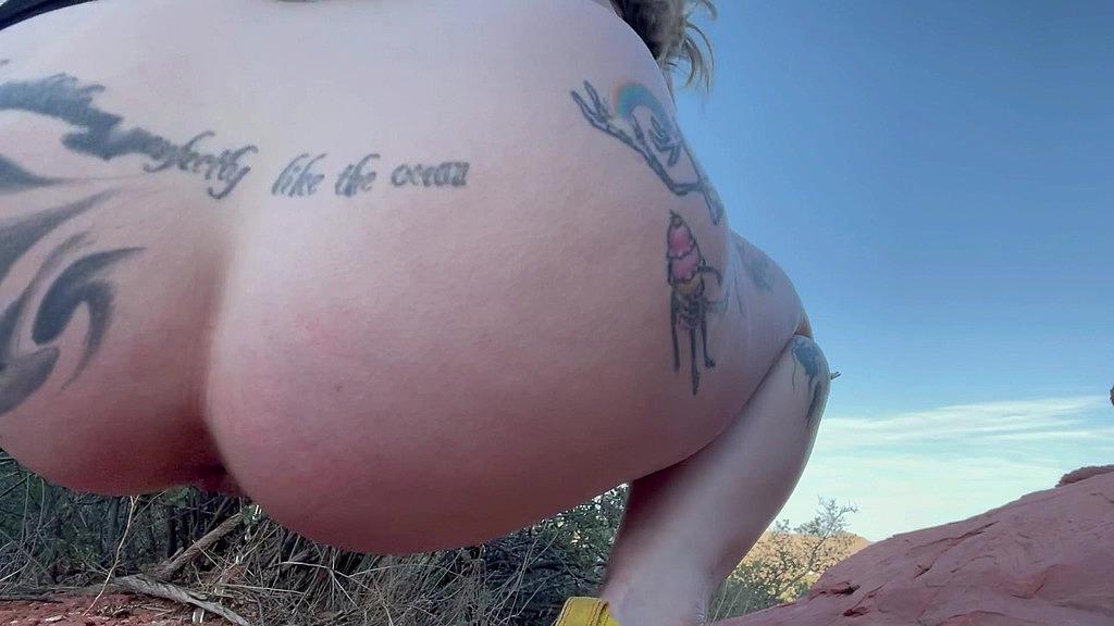 Lydia Black, Leila Lewis, Kaiia Eve - Golden Goddesses: Pissing Compilation