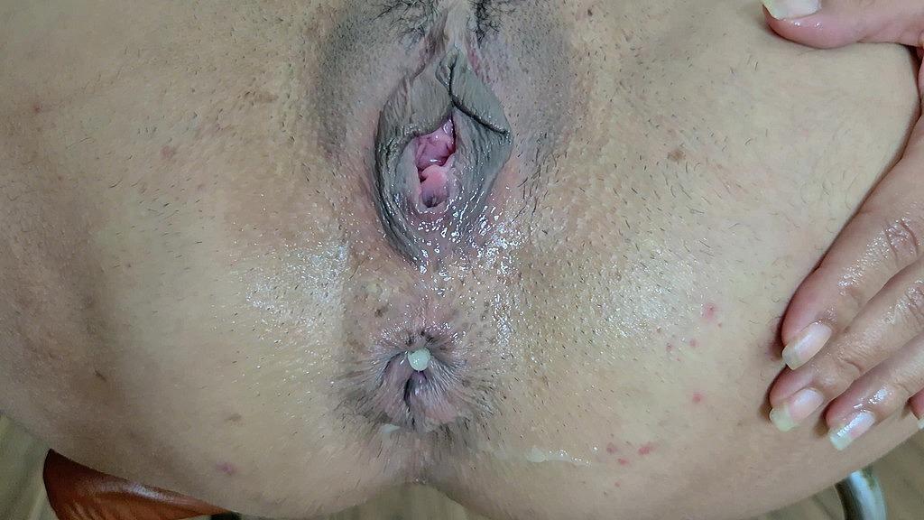 Office Anal Squirt: Big Gapes & Dildo Action