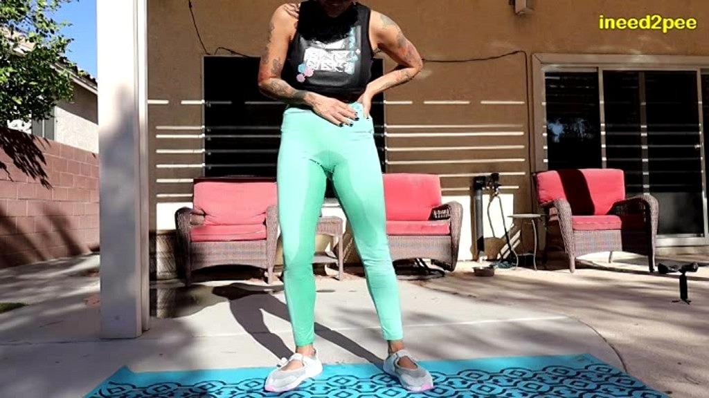 Loosey Lu's embarrassing yoga session: Uncontrollable pee accidents