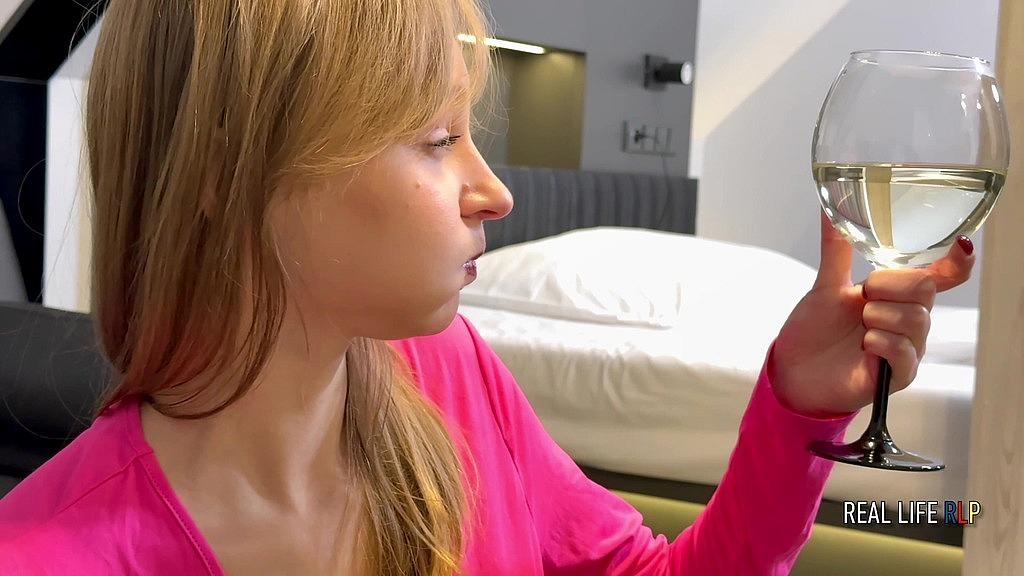 First-Time Pee Drinking: New Faces