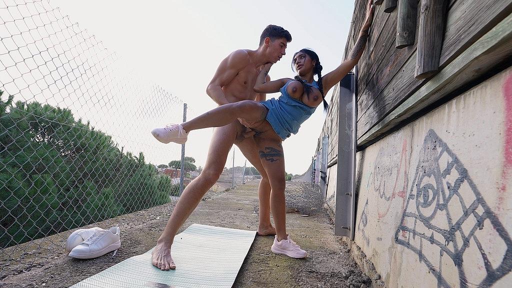 Yasmina Khan & Brady Bud: Barcelona Squirt Session