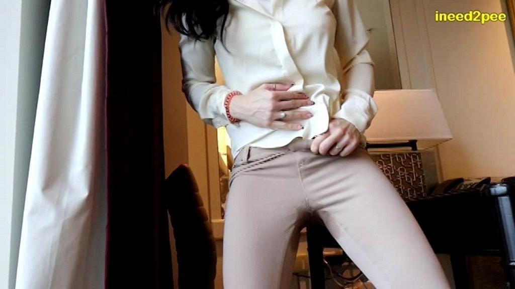 Sunshine Tampa's Solo Pissing Session: Office Mishap