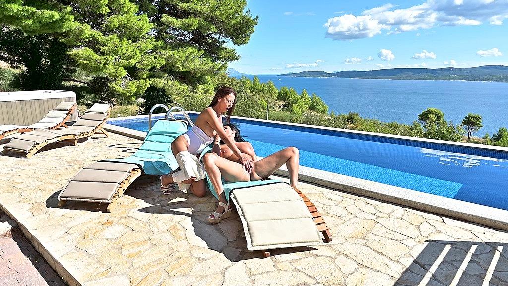 Anissa Kate, Olivia Del Rio & Darrell Deeps: Lesbian Ass Play & Dildo Fun