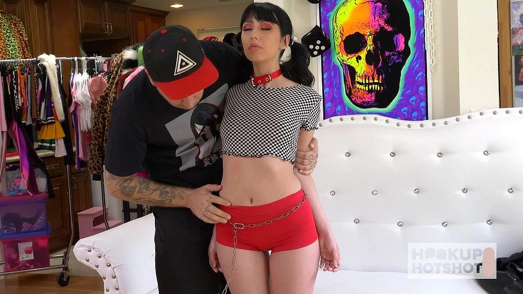 Bryan Gozzling & Daphne Dare - Bareback Doggy Style & Facial
