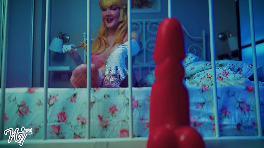 Princess' Adventurous Encounter with a Monster Dildo: Preparation, Gaping, Squirting & Creampie